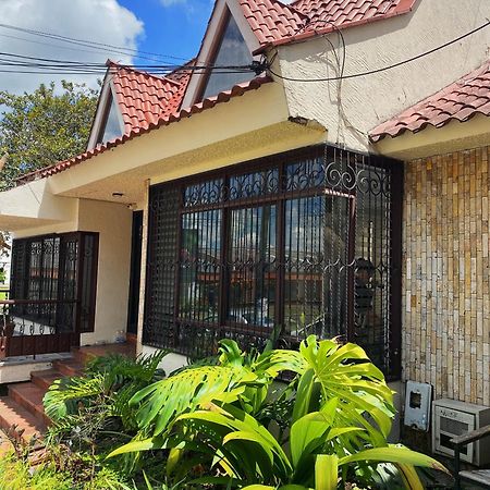 Casa En Llamas Армения Екстериор снимка